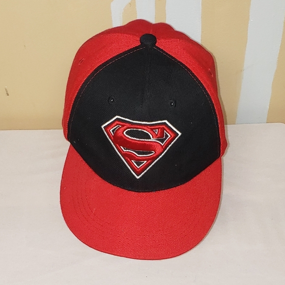 4 marvel themed hats - Picture 9 of 16